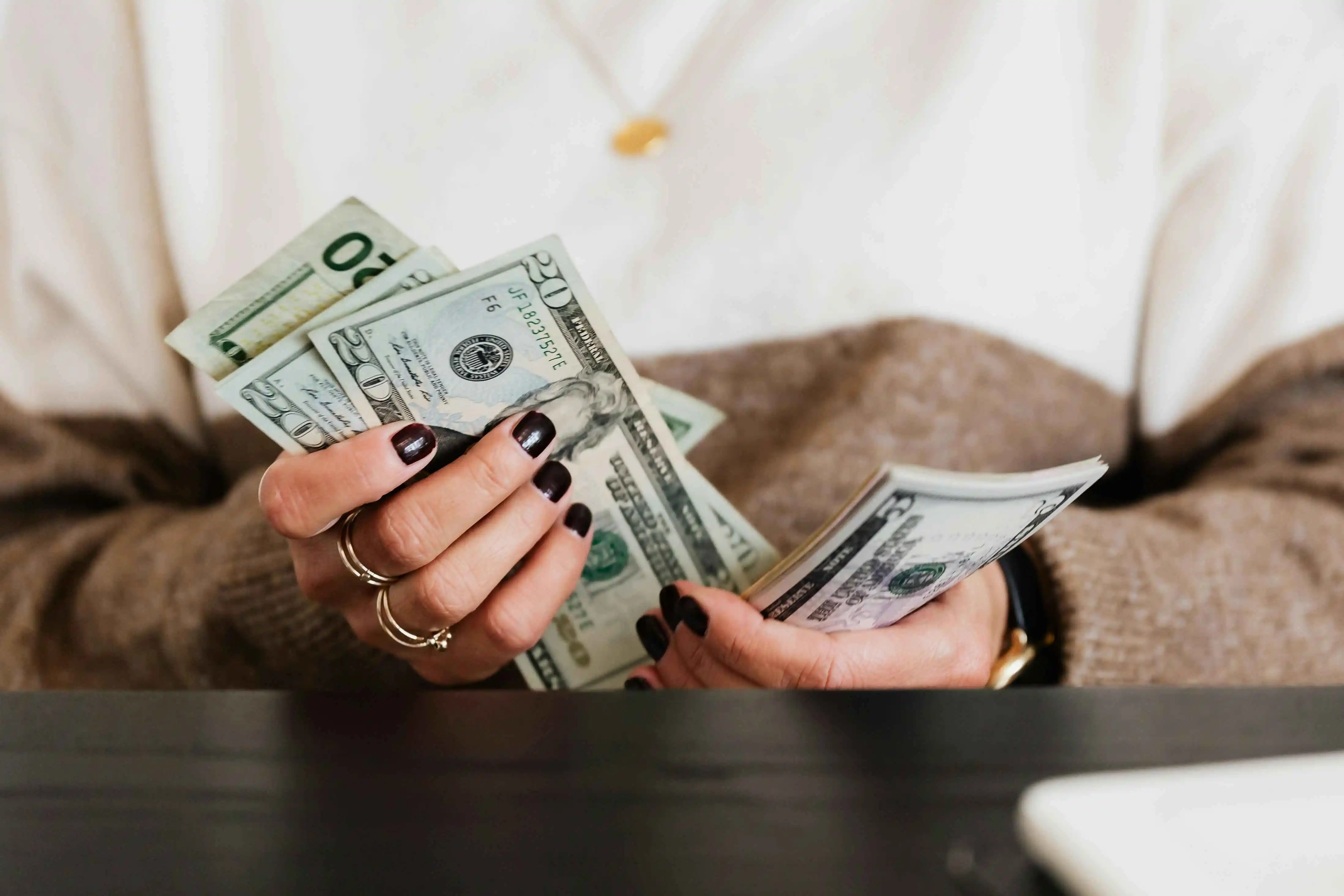 formas de ganar dinero desde casa en Colombia